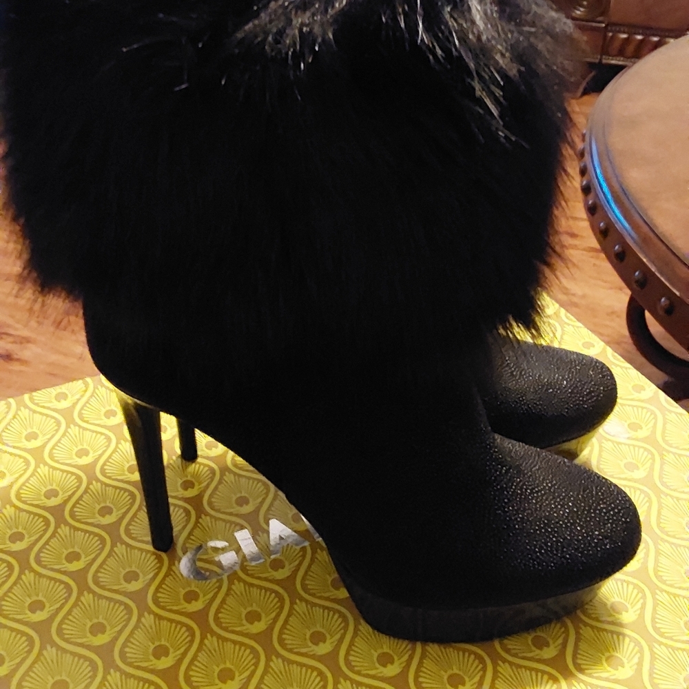 Boots with heels and fur